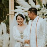Menikah artis bunga pandemi jelitha deretan tengah nikah infografis pandemik puteri jebolan pria bulan dua umumkan syamsir kehamilan suami pertama