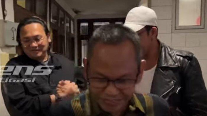 Perseteruan Denny Sumargo dan Farhat Abbas terkait kasus hukum