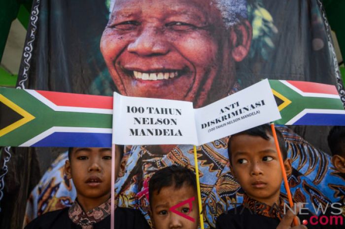 Nelson Mandela: Kisah Kehidupan dan Perjuangannya