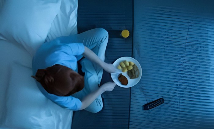 Kebiasaan makan malam larut yang bikin perut buncit