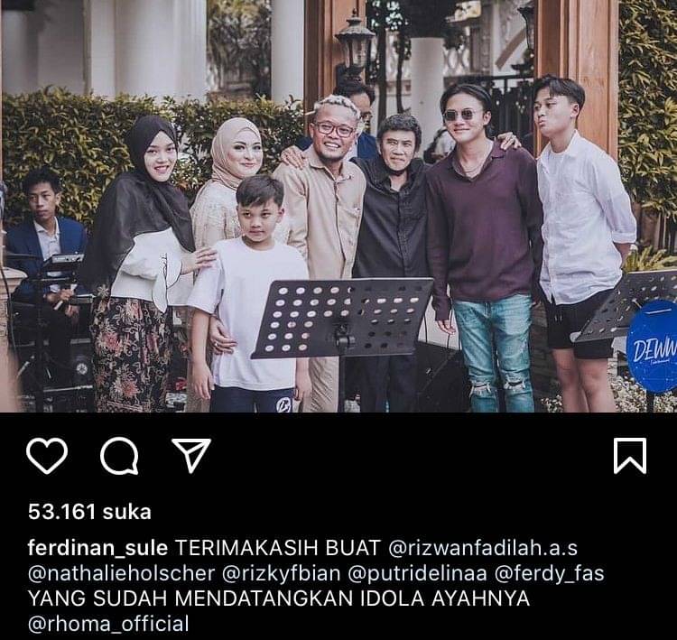 Bagaimana artis Indonesia menjaga hubungan baik dengan fansnya