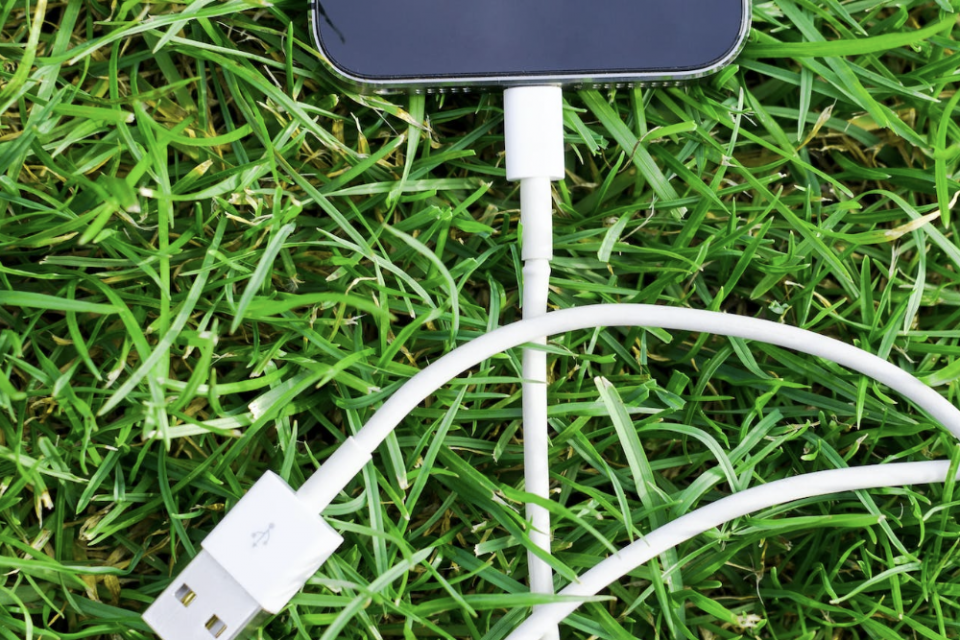 Tips merawat kabel charger agar tidak mudah putus dan berbulu