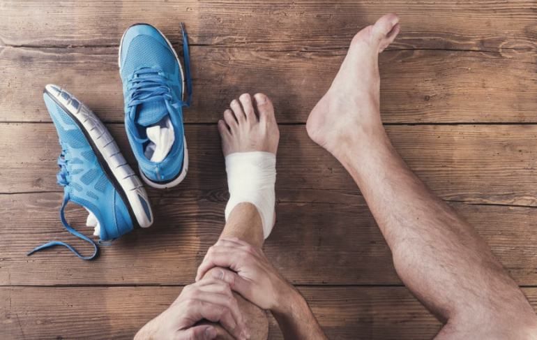 Injured injuries olahraga injury infortuni cedera skade treat chiropractors chiropractor letselschade chiropractic freepik sportsmen pain paschim vihar dunn menangani inilah