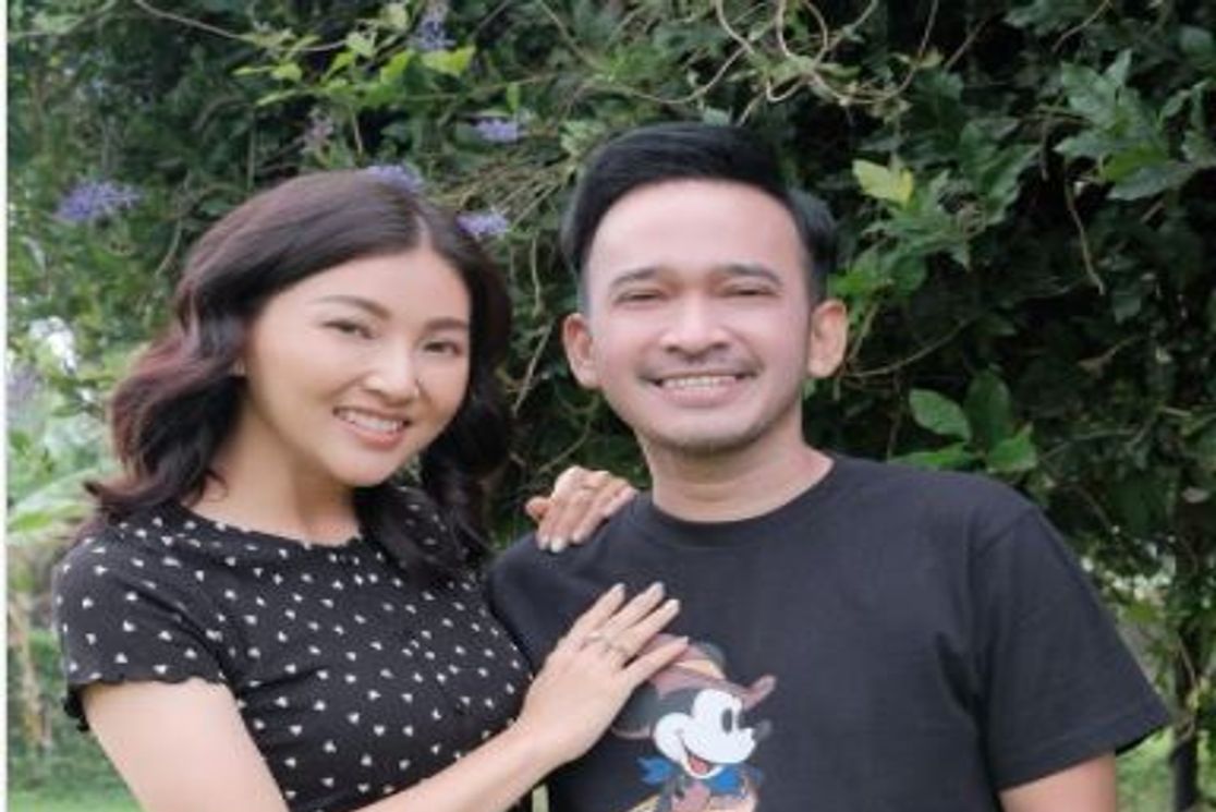 Artis Indonesia yang sukses berbisnis di samping karir