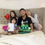 Potret keluarga menetap negeri artis septriasaacha
